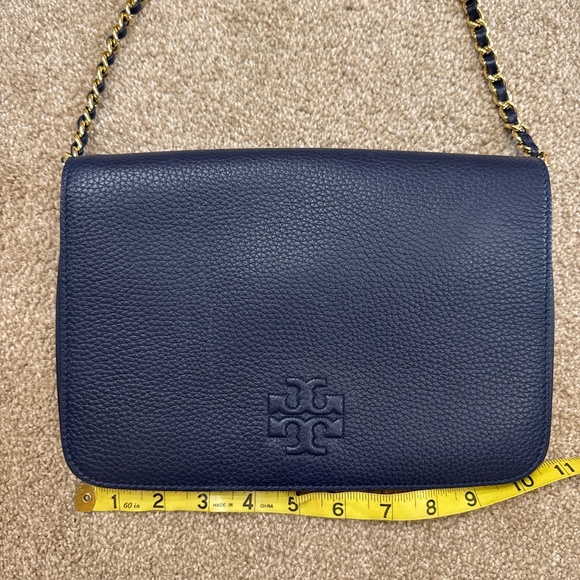 RARE Tory Burch Thea Flat Wallet Crossbody with Gold Strap - Navy - Picture 10 of 12